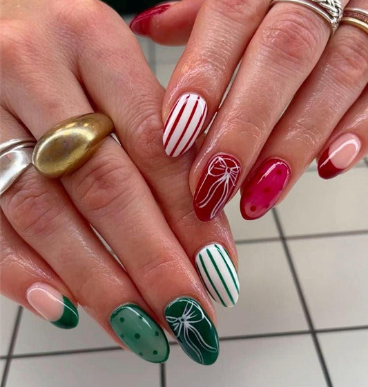 Handmade Press On Nails: Reusable, Trending, Almond Round Short, Xmas Christmas Winter